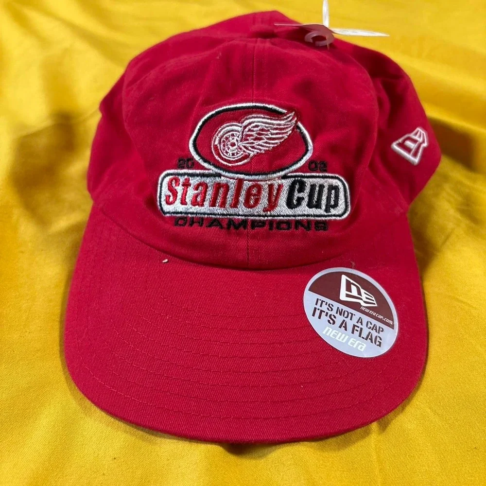 Brand New Detroit Red Wings Stanley Cup Champions 2002 New Era red adjustable